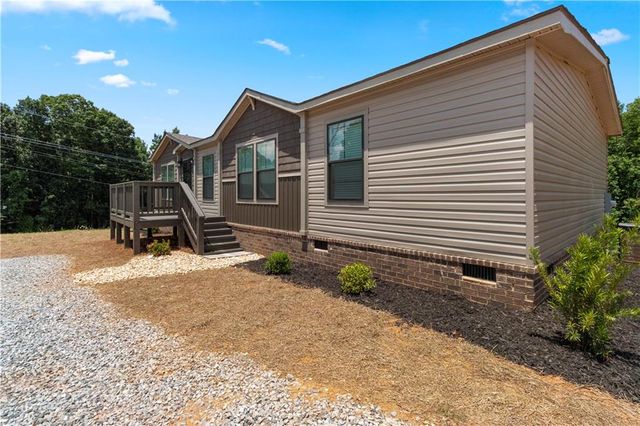 654 Robertson Loop Road, Clarkesville, GA 30523