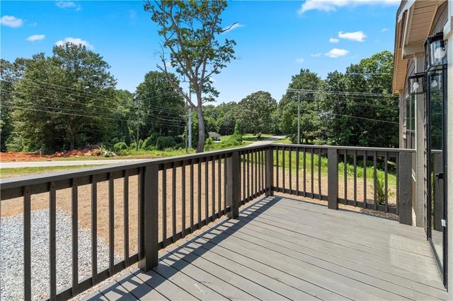 654 Robertson Loop Road, Clarkesville, GA 30523