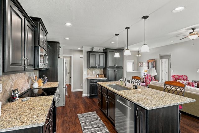 3205 GRANITE CREEK DR, Columbia, MO 65202