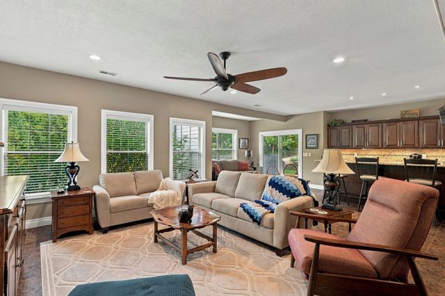 3205 GRANITE CREEK DR, Columbia, MO 65202