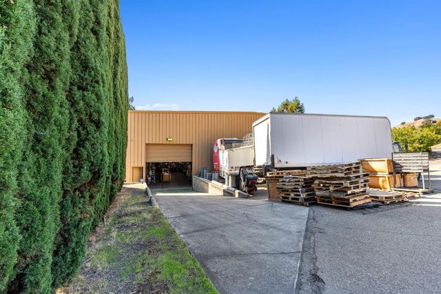 1995 Old Calaveras Road, Milpitas, CA 95035