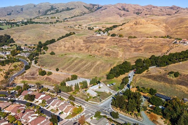 1995 Old Calaveras Road, Milpitas, CA 95035