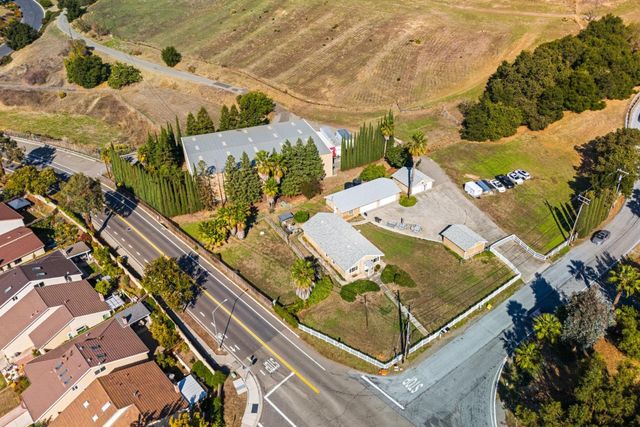 1995 Old Calaveras Road, Milpitas, CA 95035