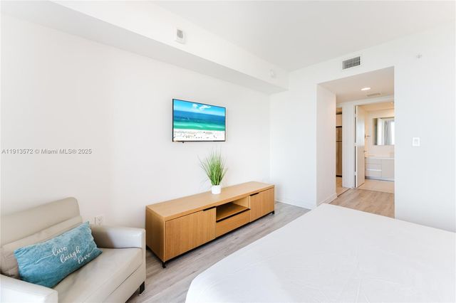 2602 E Hallandale Beach Blvd R1206, Hallandale Beach, FL 33009