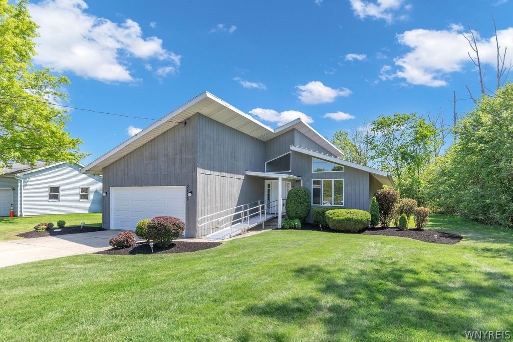 2179 Stony Point Road, Grand Island, NY 14072