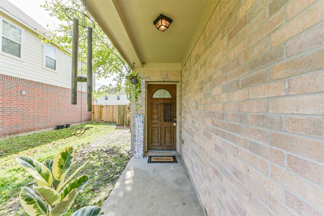 1810 Sun Point Court, Humble, TX 77396