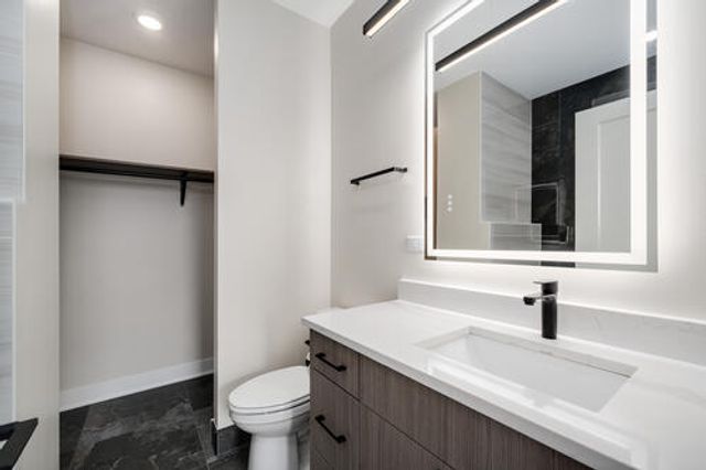 3992 S Lake Park Avenue 2S, Chicago, IL 60653
