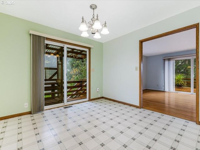 690 MARYLHURST Dr, West Linn, OR 97068