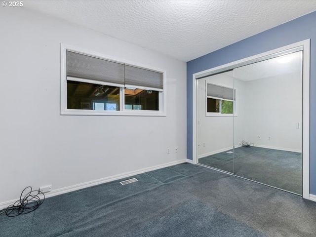 690 MARYLHURST Dr, West Linn, OR 97068