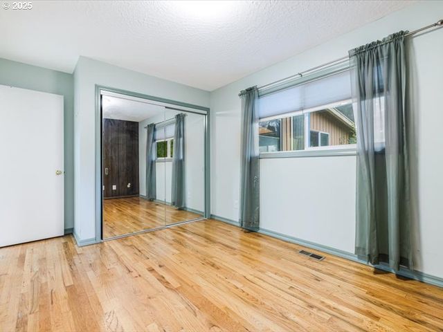 690 MARYLHURST Dr, West Linn, OR 97068