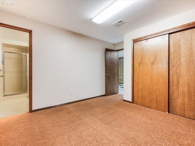 690 MARYLHURST Dr, West Linn, OR 97068