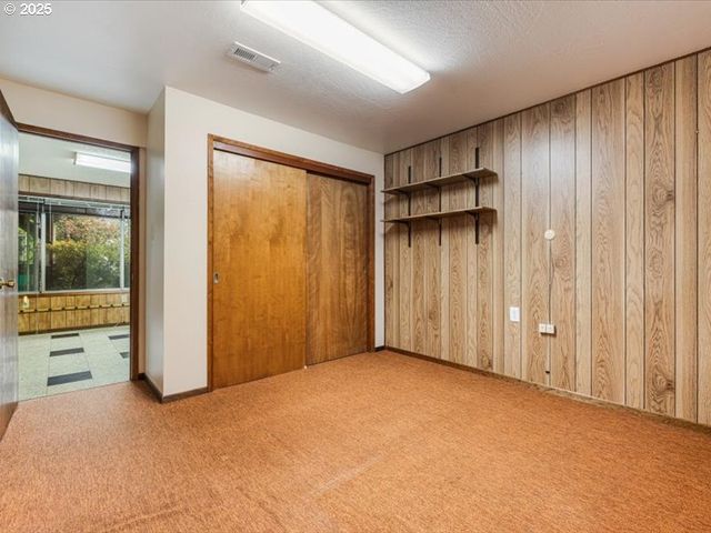 690 MARYLHURST Dr, West Linn, OR 97068