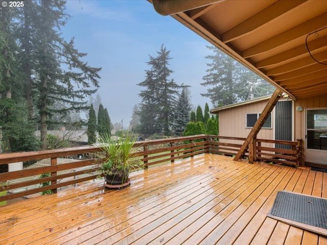 690 MARYLHURST Dr, West Linn, OR 97068