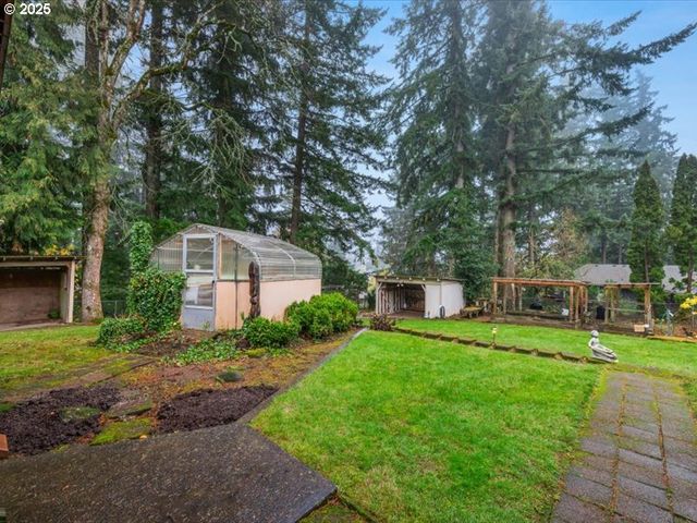 690 MARYLHURST Dr, West Linn, OR 97068