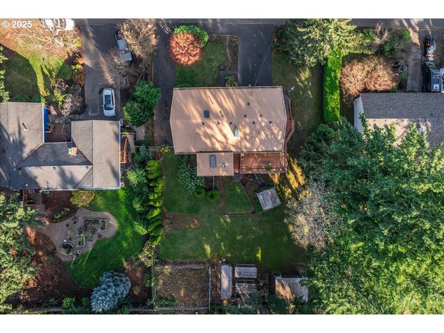 690 MARYLHURST Dr, West Linn, OR 97068