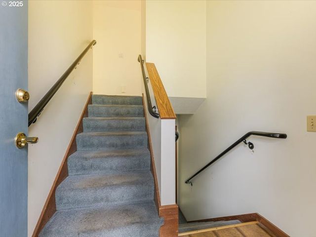 690 MARYLHURST Dr, West Linn, OR 97068