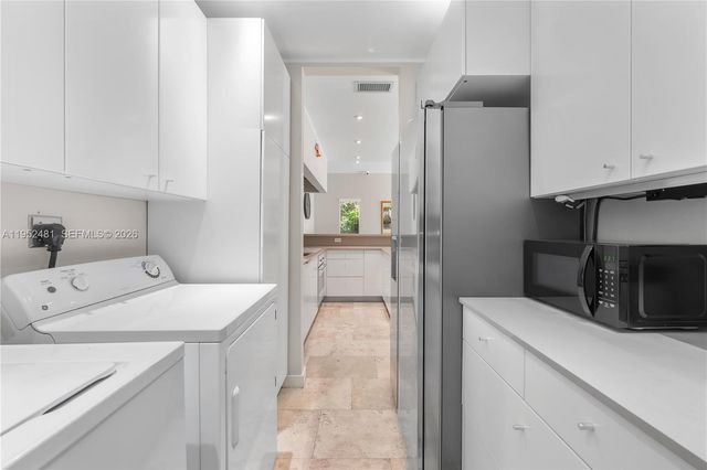 472 Minola Dr 472, Miami Springs, FL 33166