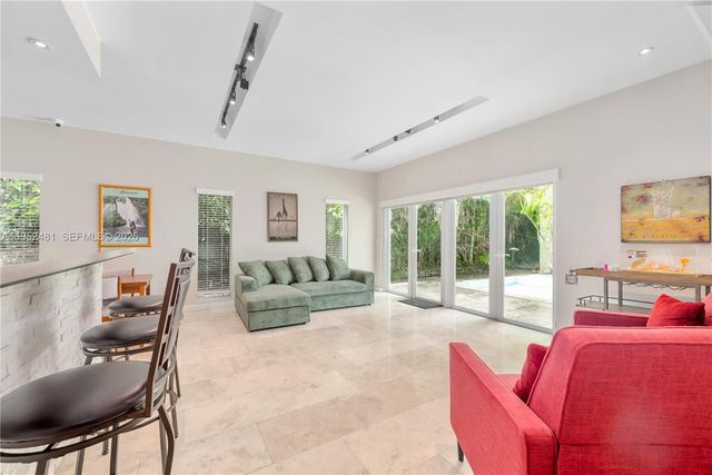 472 Minola Dr 472, Miami Springs, FL 33166