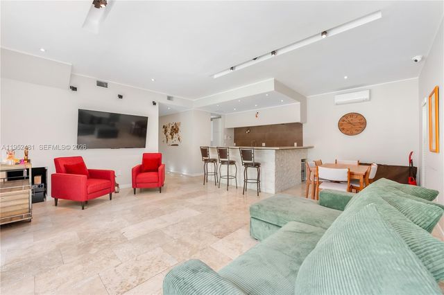 472 Minola Dr 472, Miami Springs, FL 33166