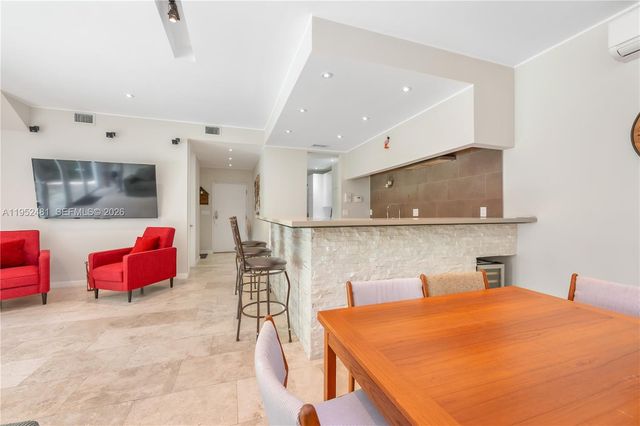 472 Minola Dr 472, Miami Springs, FL 33166