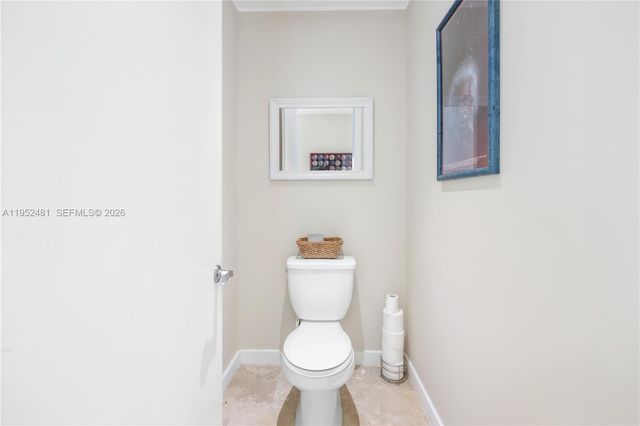 472 Minola Dr 472, Miami Springs, FL 33166