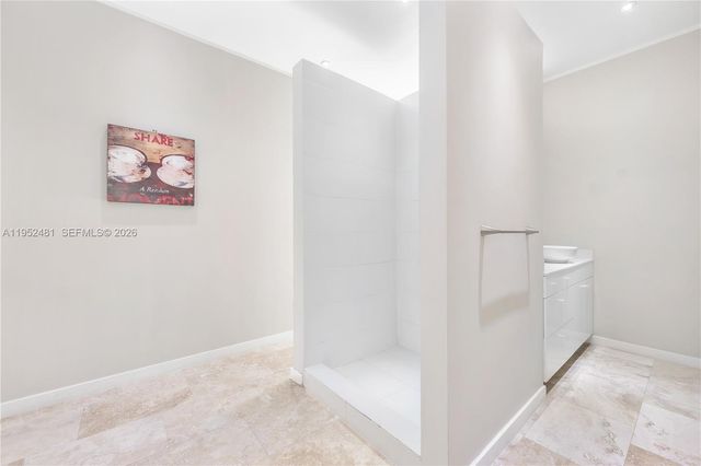 472 Minola Dr 472, Miami Springs, FL 33166