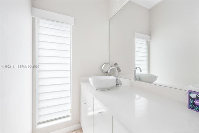 472 Minola Dr 472, Miami Springs, FL 33166