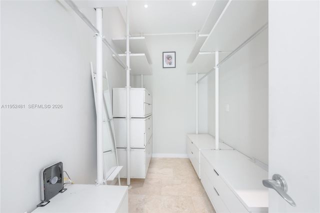 472 Minola Dr 472, Miami Springs, FL 33166