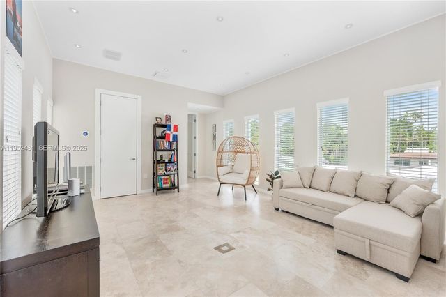 472 Minola Dr 472, Miami Springs, FL 33166