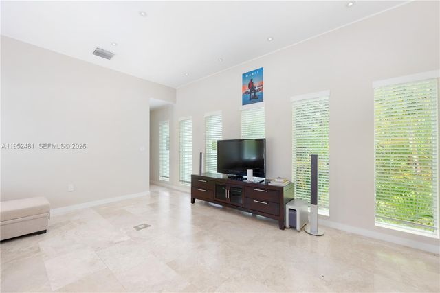 472 Minola Dr 472, Miami Springs, FL 33166