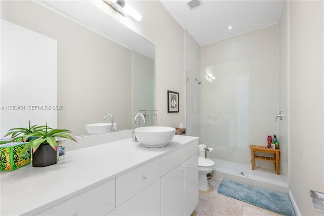 472 Minola Dr 472, Miami Springs, FL 33166