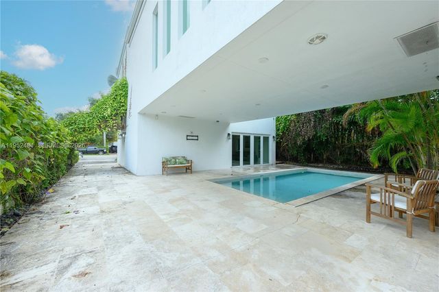 472 Minola Dr 472, Miami Springs, FL 33166