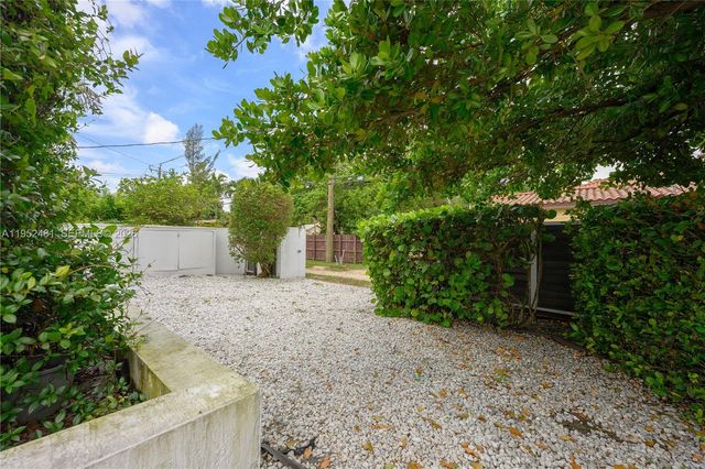 472 Minola Dr 472, Miami Springs, FL 33166