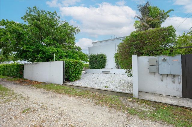 472 Minola Dr 472, Miami Springs, FL 33166