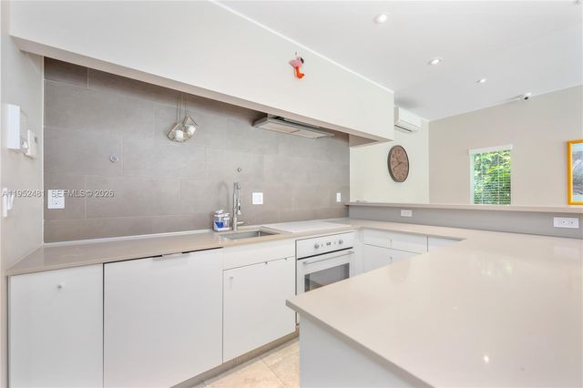 472 Minola Dr 472, Miami Springs, FL 33166