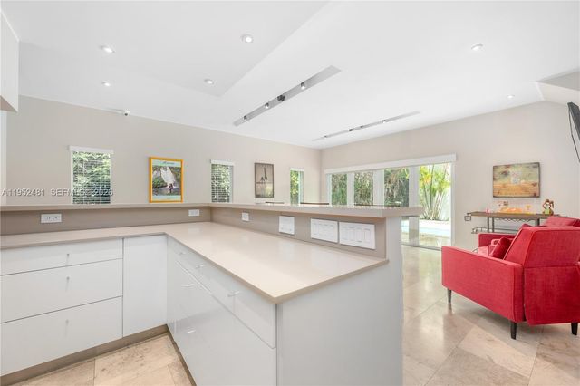 472 Minola Dr 472, Miami Springs, FL 33166