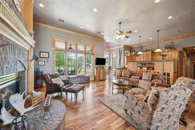 2372 Fox Street, Tahlequah, OK 74464