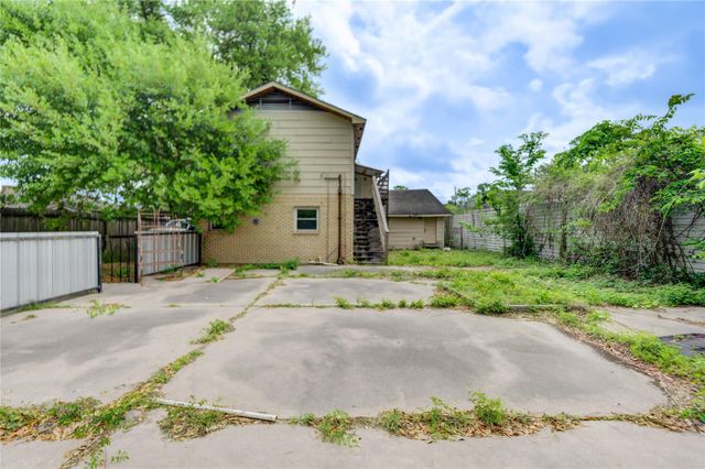 9317 Homestead Road, Houston, TX 77016