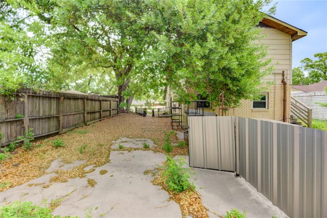 9317 Homestead Road, Houston, TX 77016