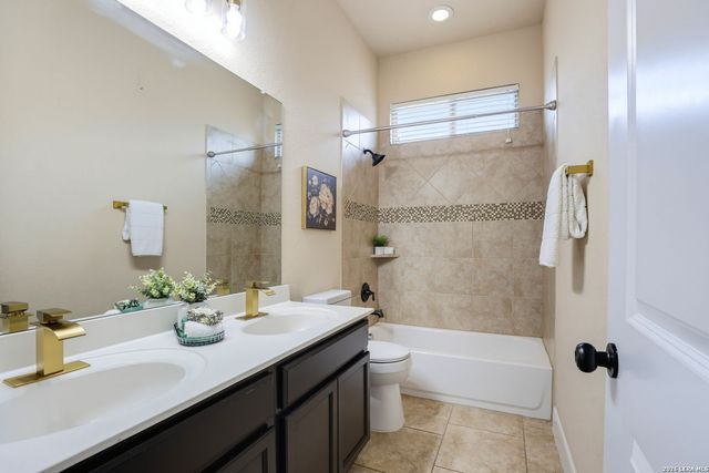813 SUSSEX CV, Cibolo, TX 78108