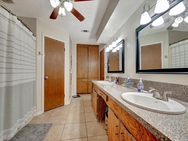 4 Rain Drop Drive, Lufkin, TX 75901