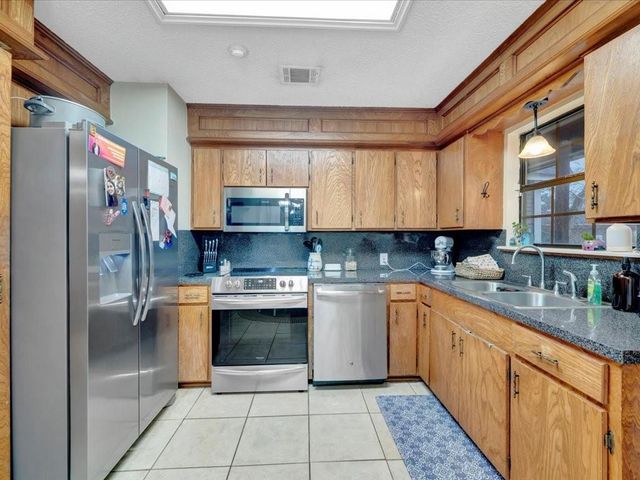 4 Rain Drop Drive, Lufkin, TX 75901