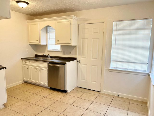 5136 Mallow Street B, Houston, TX 77033