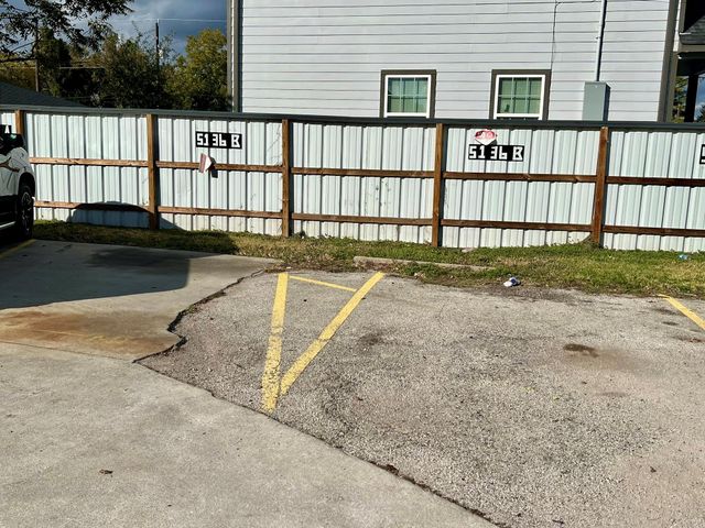 5136 Mallow Street B, Houston, TX 77033