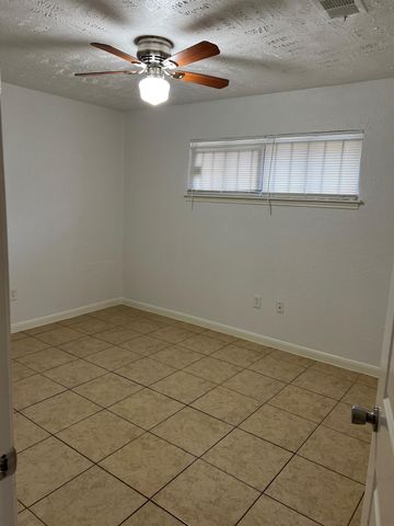 5136 Mallow Street B, Houston, TX 77033