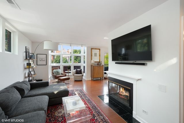 2757 N Wayne Avenue A, Chicago, IL 60614