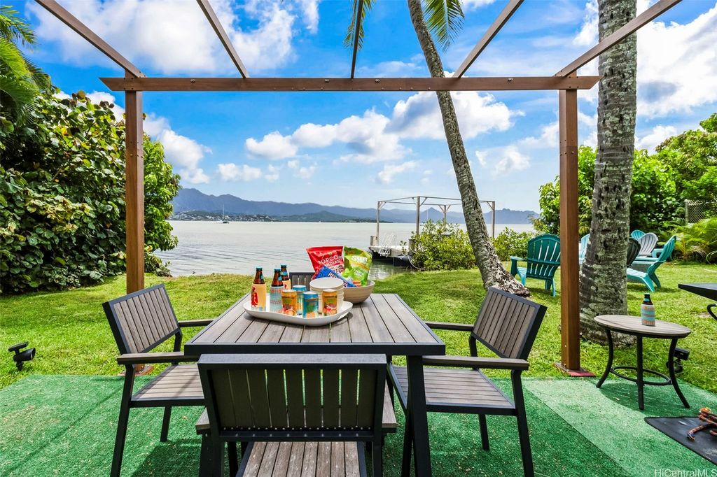 44-421 Kaneohe Bay Drive, Kaneohe, HI 96744