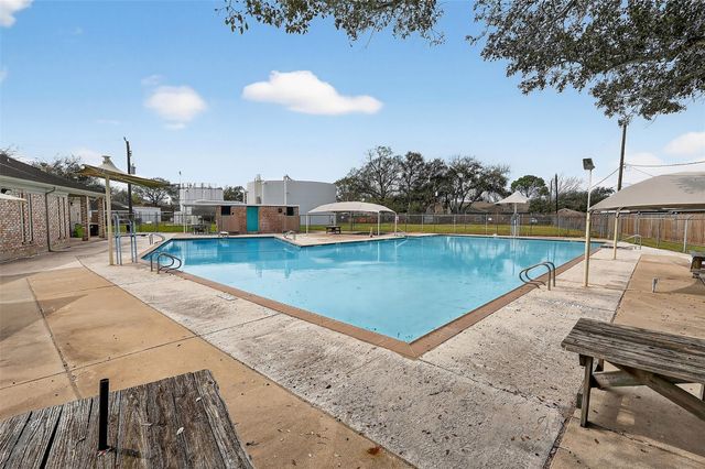 11807 S Ridgewood Circle, Houston, TX 77071