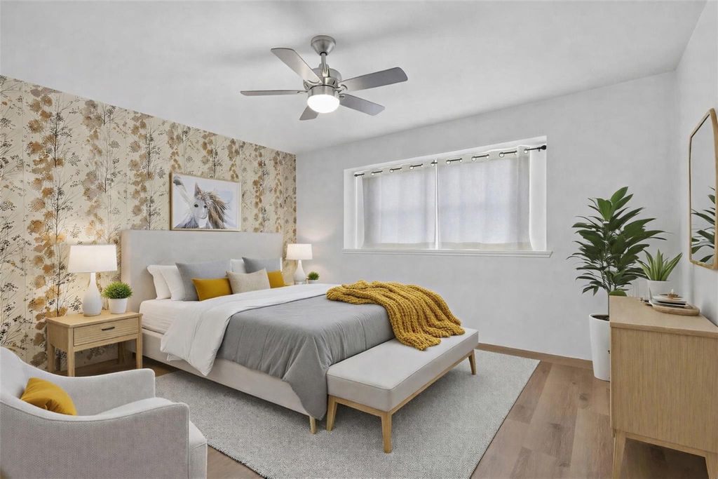 Image 13 of property listing at 11807 S Ridgewood Circle, Houston, TX 77071