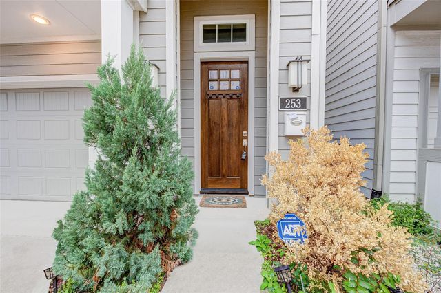 253 W 27th Street, Houston, TX 77008